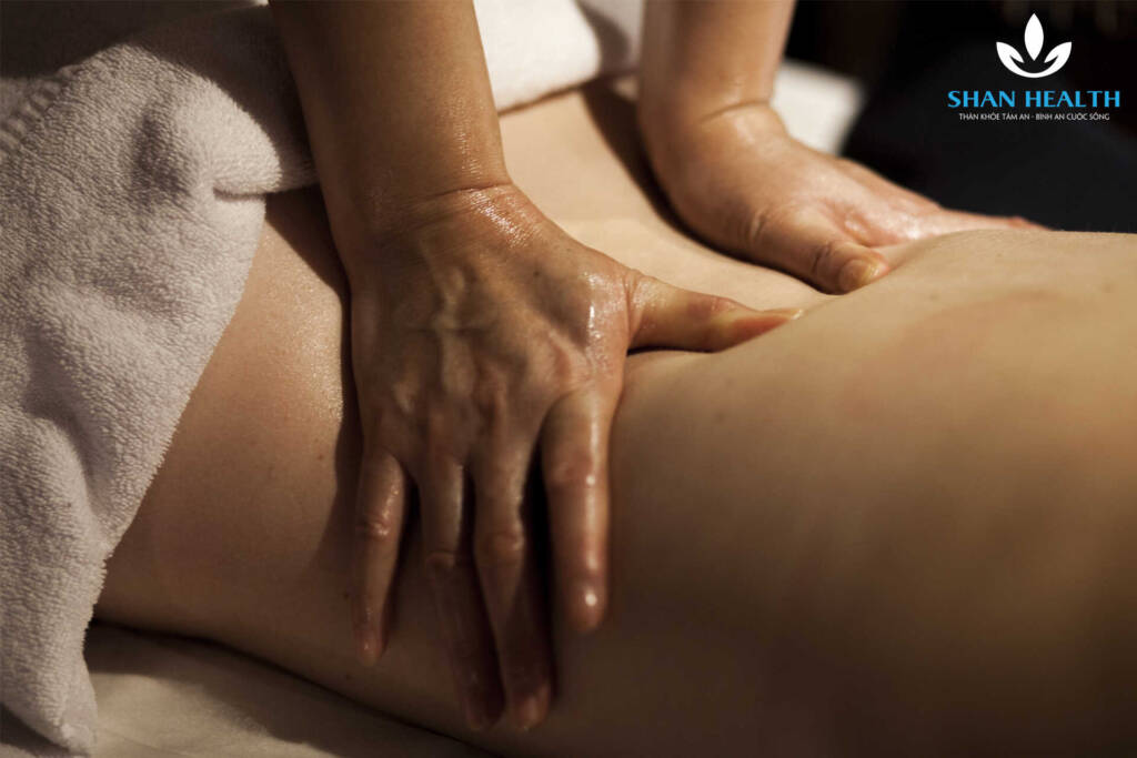 Công dụng của massage trị liệu vùng lưng