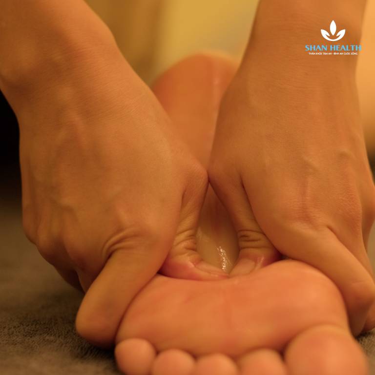 Massage đả thông kinh mạch trước khi ngủ