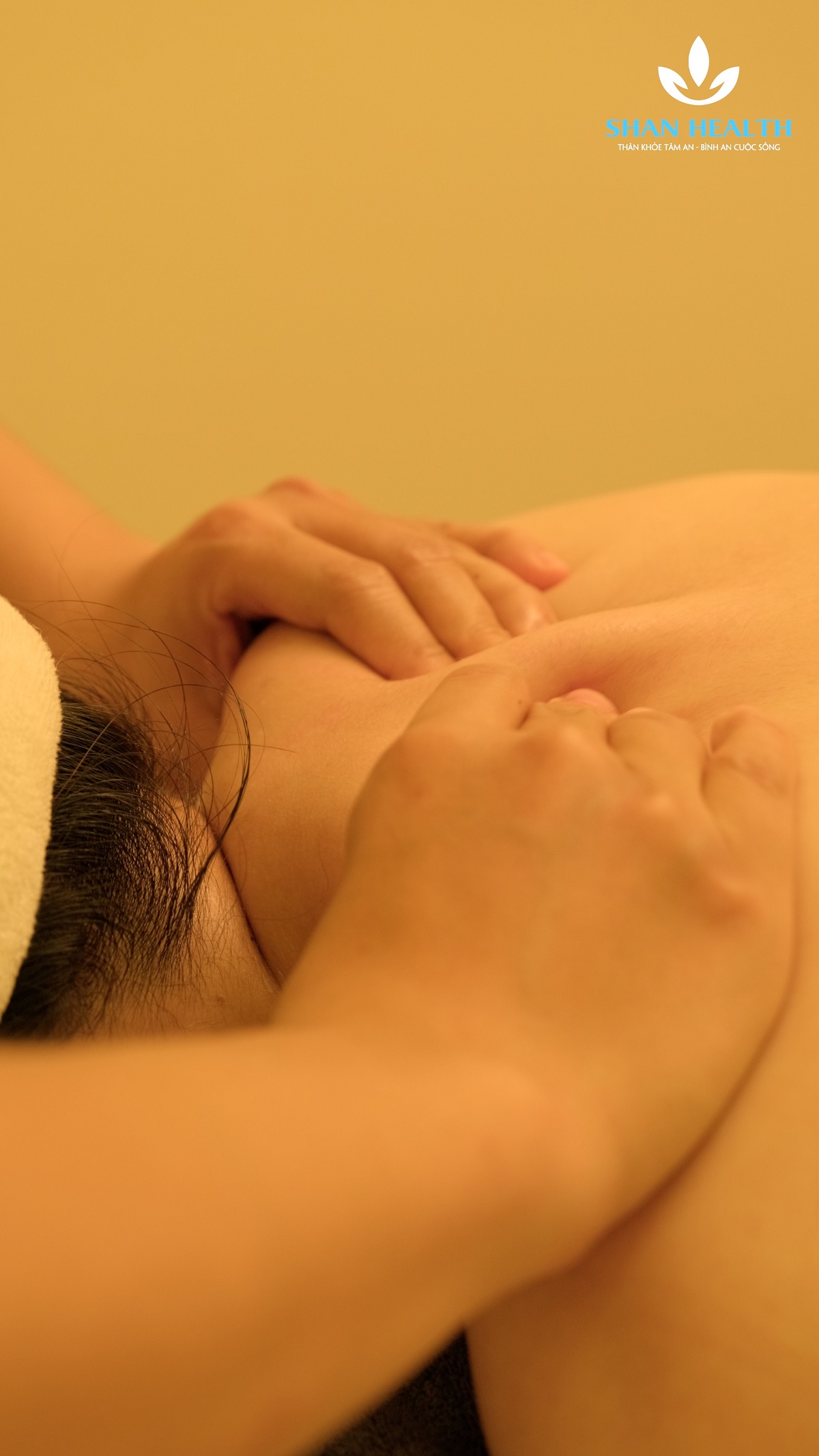 Massage các huyệt vùng vai gáy chuyên nghiệp tại Shan Health