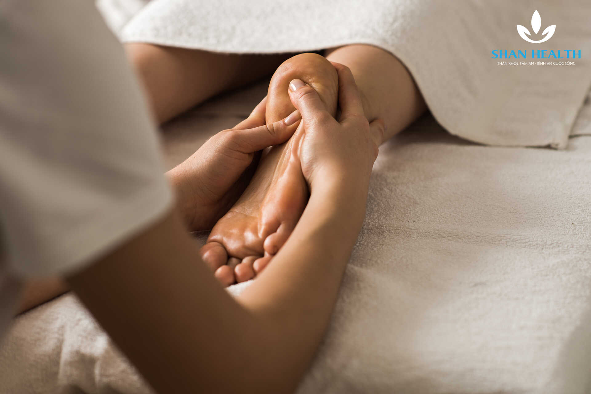 Phương pháp massage trị đau thần kinh tọa chuẩn đông y