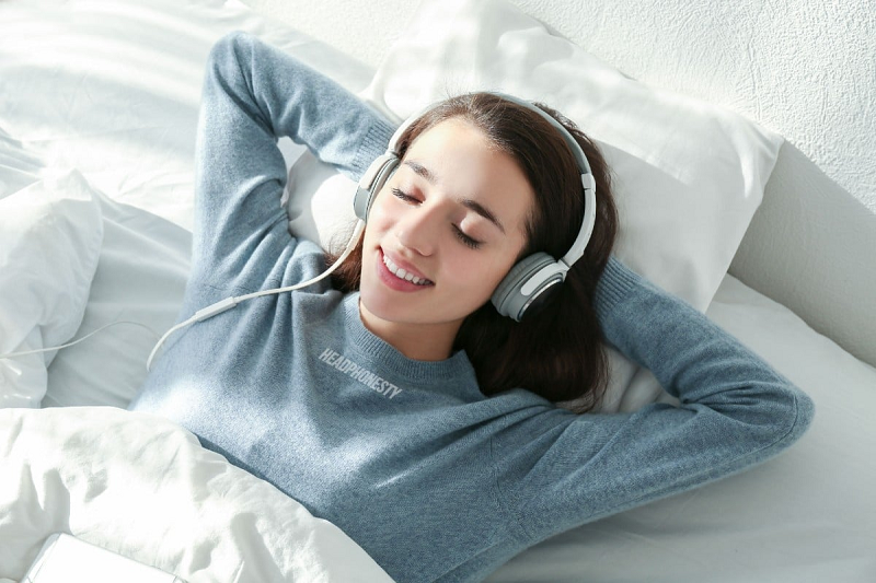 Nghe nhạc khi ngủ có tốt không