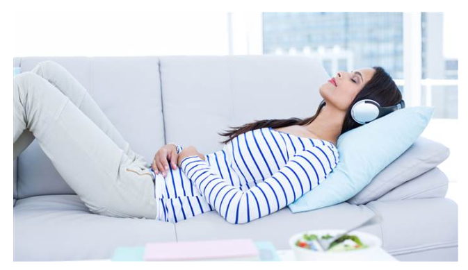 Nghe nhạc khi ngủ có tốt không